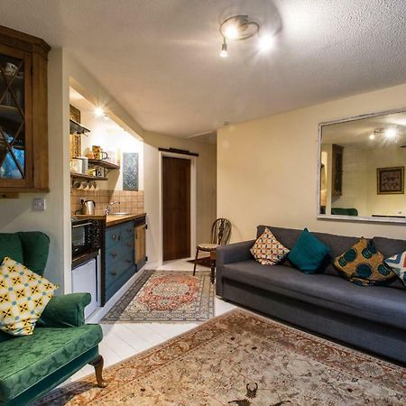 Dilkara Apartment Глостънбъри Екстериор снимка